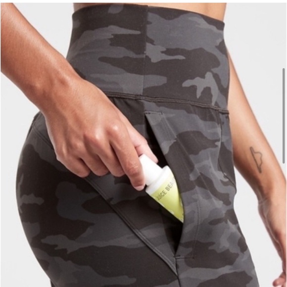 Athleta Salutation Camo Jogger XS Petite - Picture 5 of 15